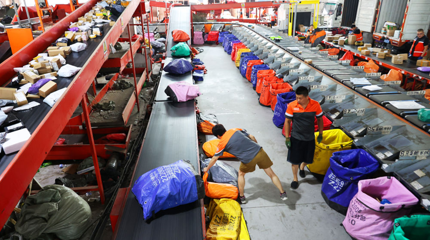 河南将开展物流“豫军”企业抱团出海行动;内蒙古明确智能网联商用车示范应用测试标准;上海打造世界级人工智能产业集群