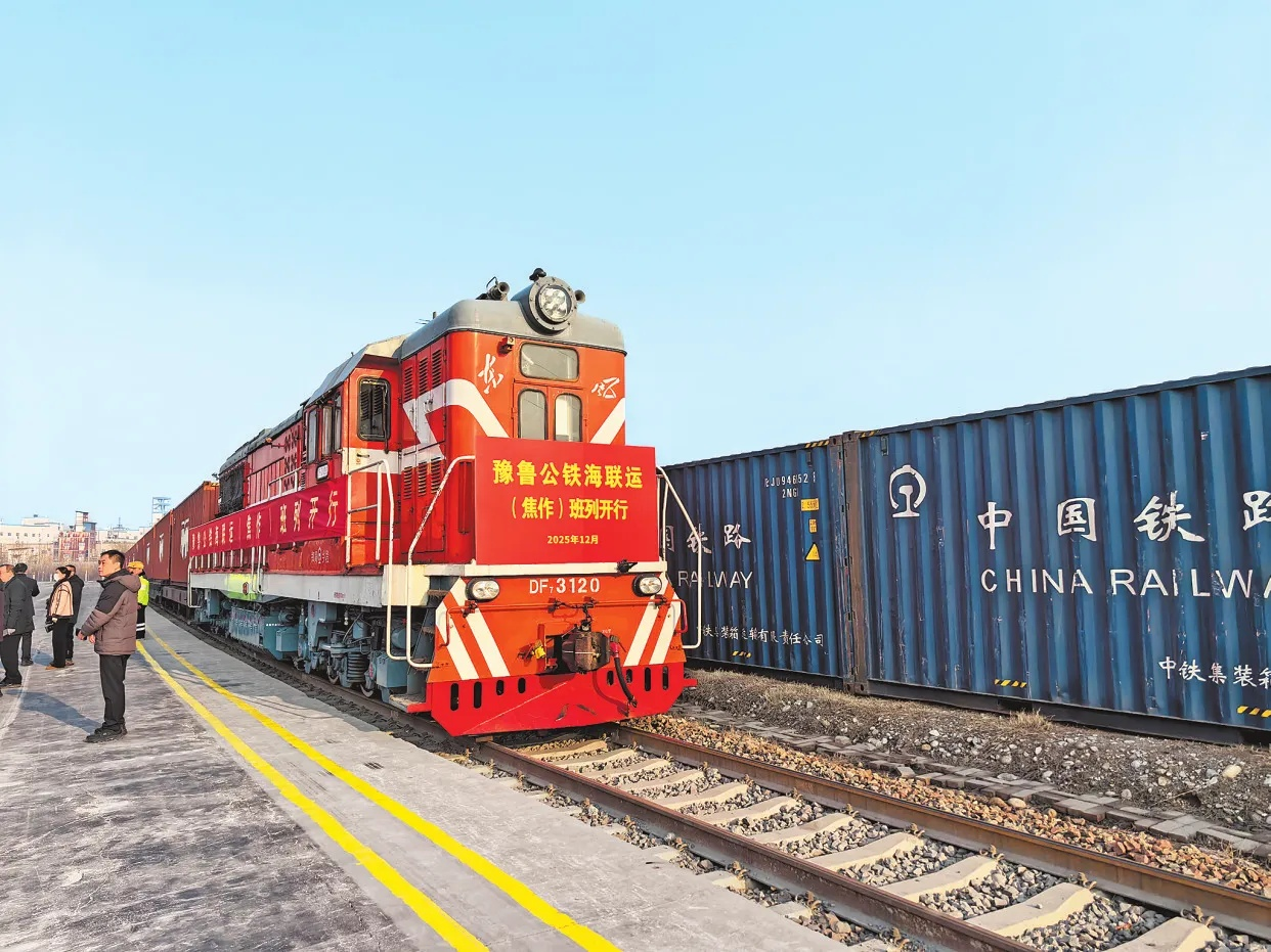 地中海航运在青岛港年度集装箱量突破300万标箱；中越班列中亚班列首次在蓉“牵手”