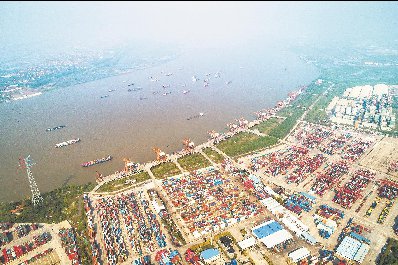 武汉打造内陆最大水铁联运基地