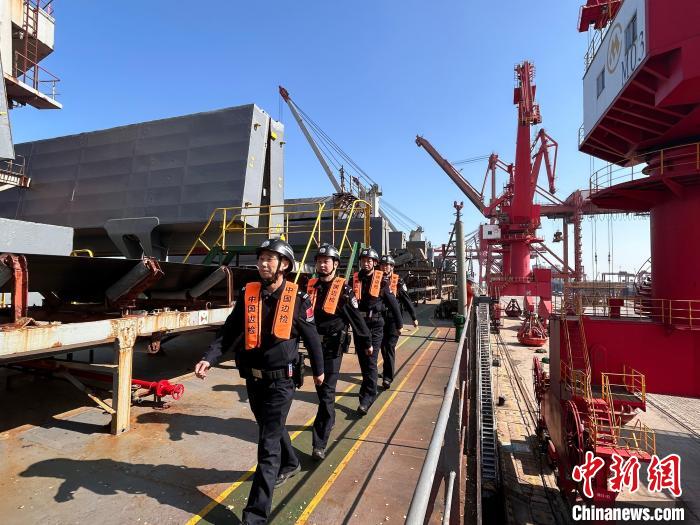 福建漳州边检通关船舶数量再创新高