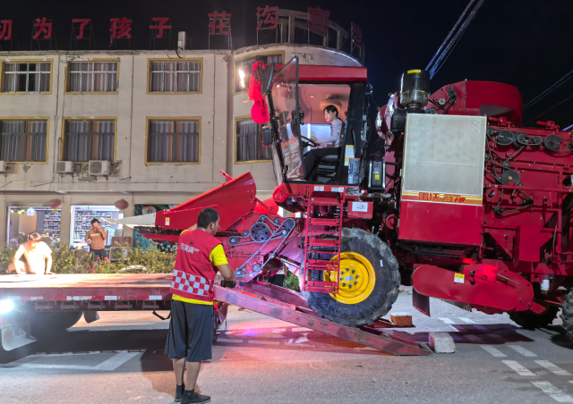 运满满一键叫车，娜娜开农机火遍全网：河南首站告捷
