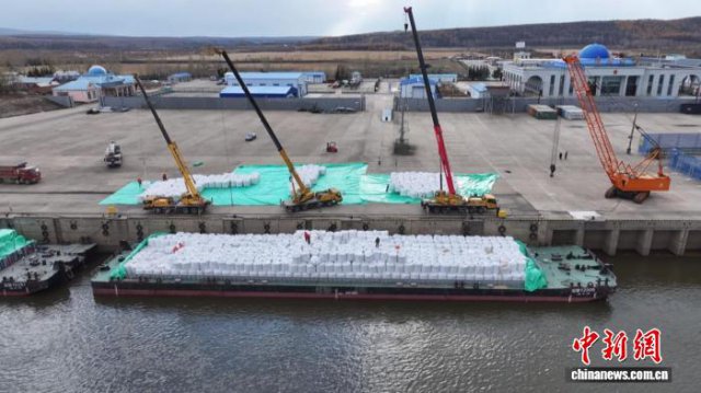 嘉荫口岸首批千吨燕麦到港 进境粮食指定监管场地正式运营