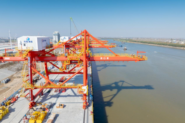 河南周口港中心作业区一期码头主体完工